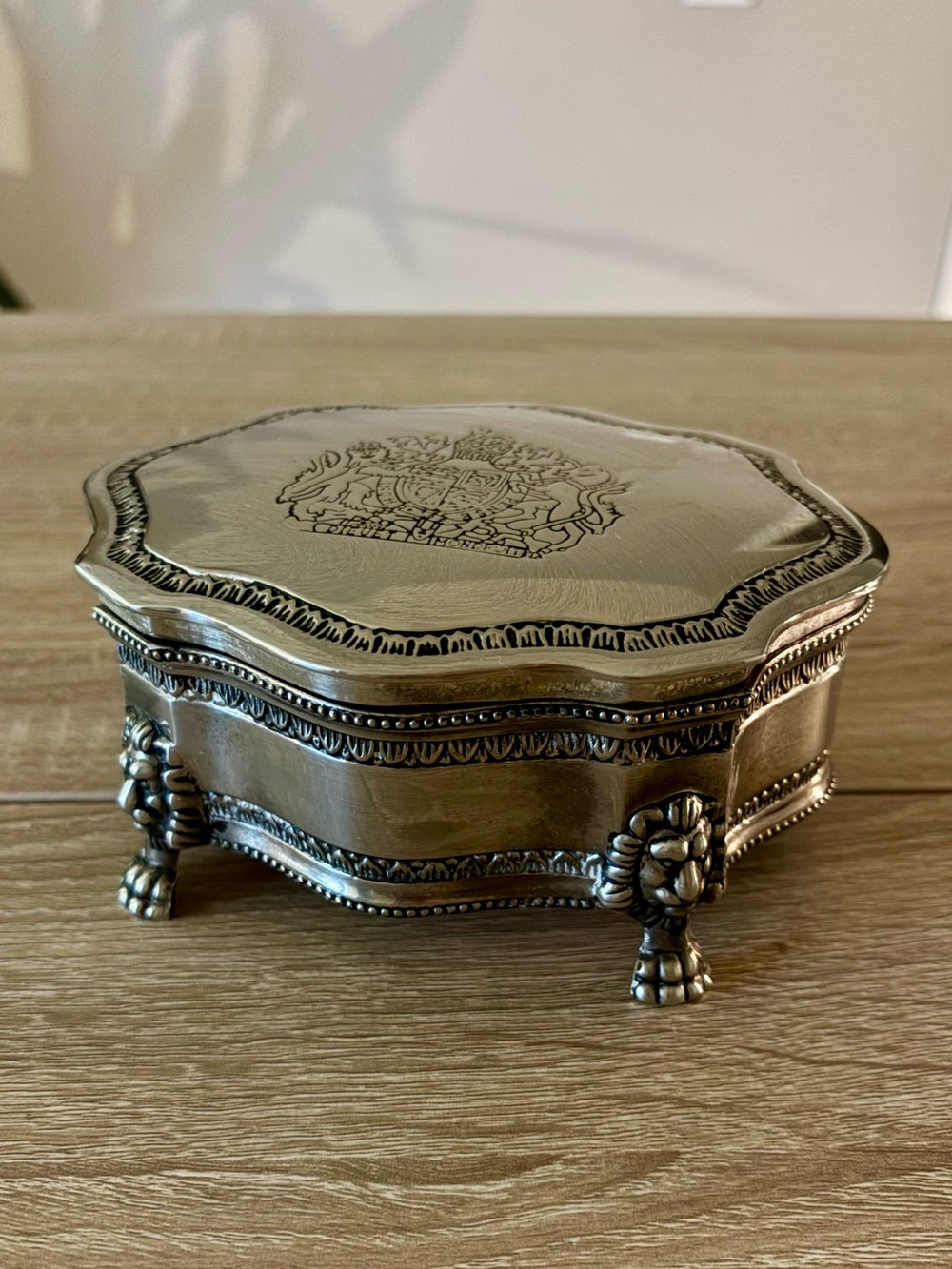 Vintage International Silver Company Box with Diet et Mon Droit British Crest